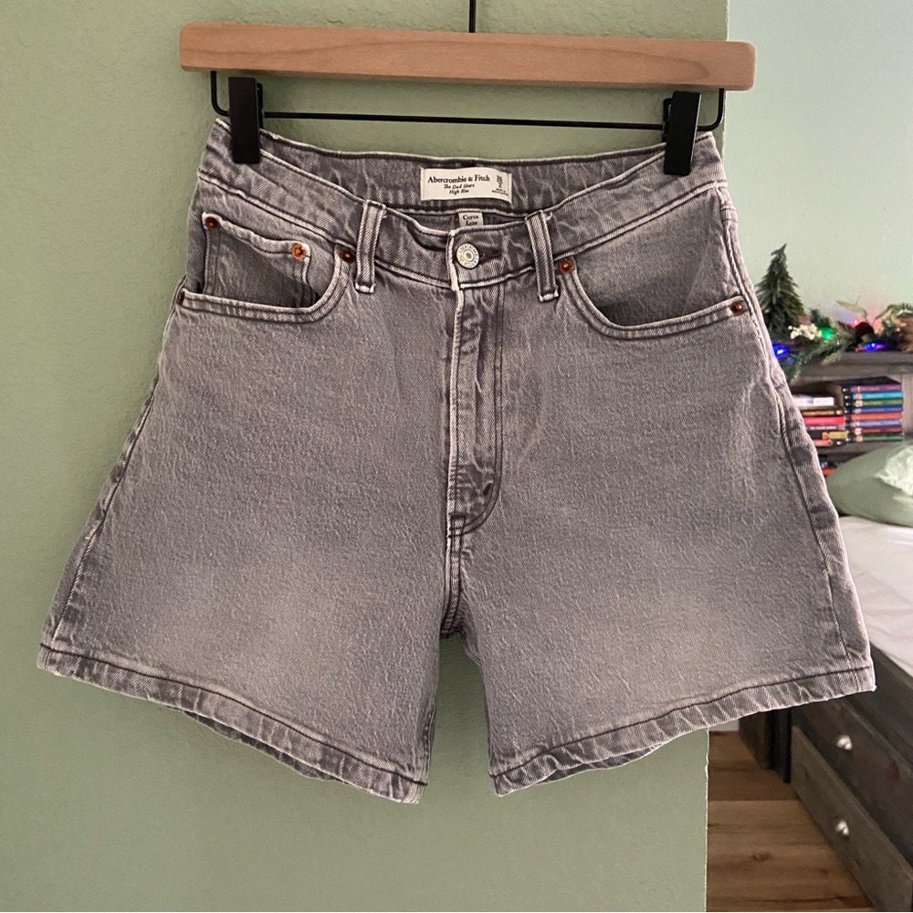 Abercrombie Curve Love High Rise Dad Short ~ Grey ~ Size 26/2